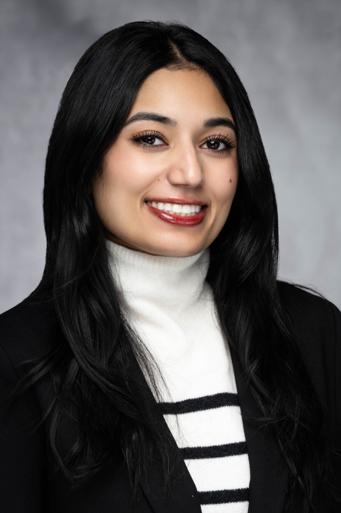 Esha Malhotra, medical student researcher in the Sharma Lab